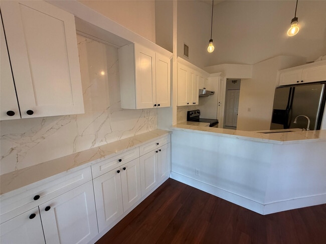 Building Photo - 2633 Bogota Ave