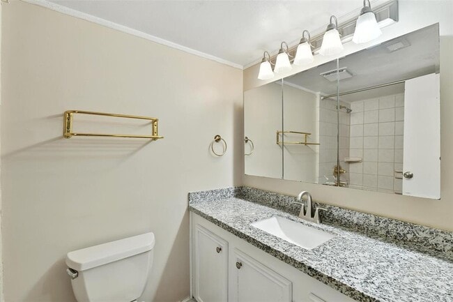 Building Photo - 329 Gleneagles Dr