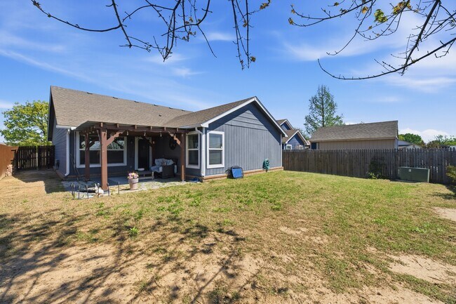 Building Photo - 15208 E 108th Pl N