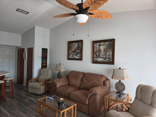 Building Photo - 4915 Casablanca Cir