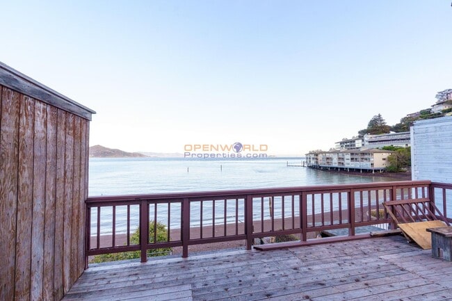 Building Photo - 107 Bridgeway