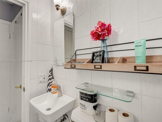 Building Photo - 400 Cadima Ave