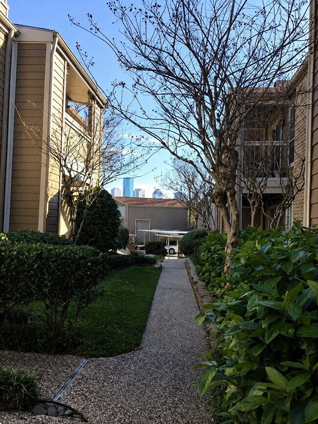 Building Photo - 1860 White Oak Dr