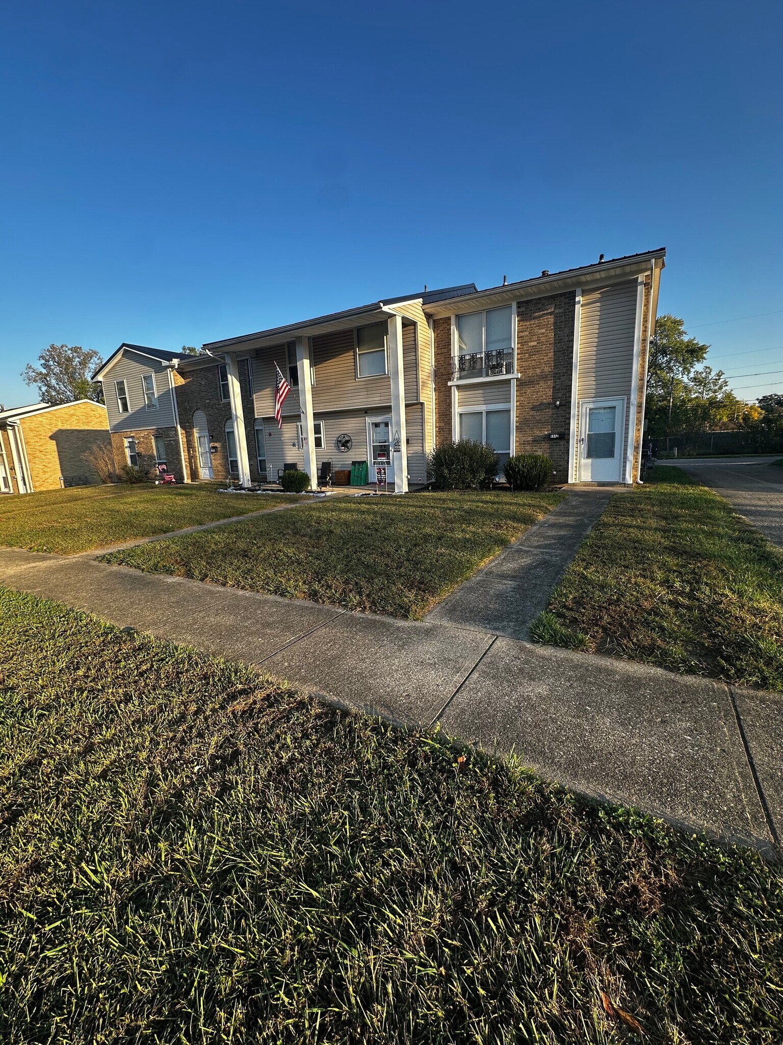 Building Photo - 6846 Emerald Ave