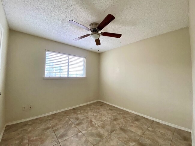Building Photo - 110 Mariposa Dr