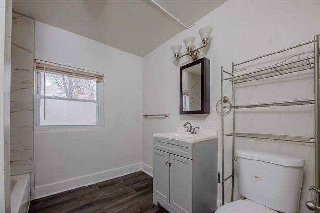 Building Photo - 144 Adams St