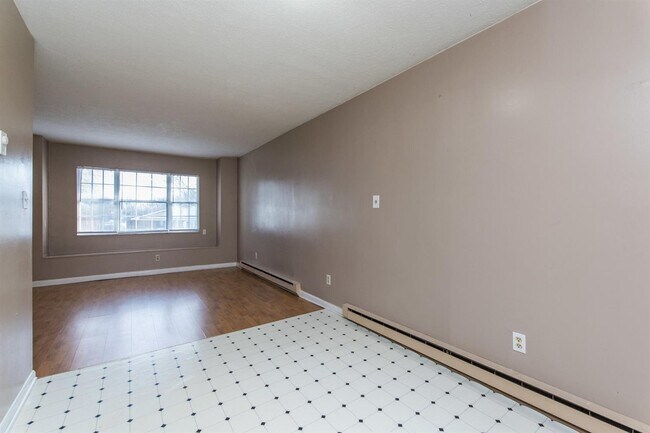 Building Photo - 313 Clay St