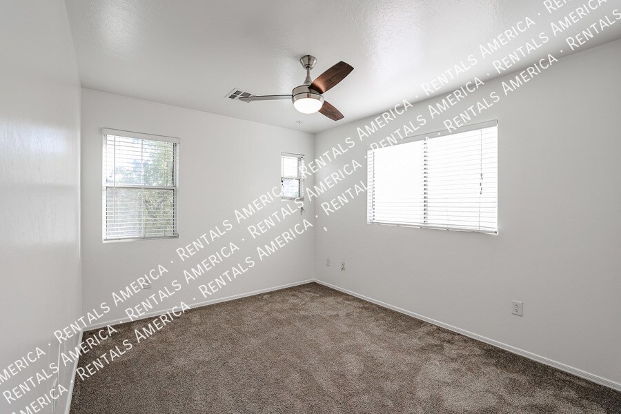 Building Photo - 4022 W Carter Rd