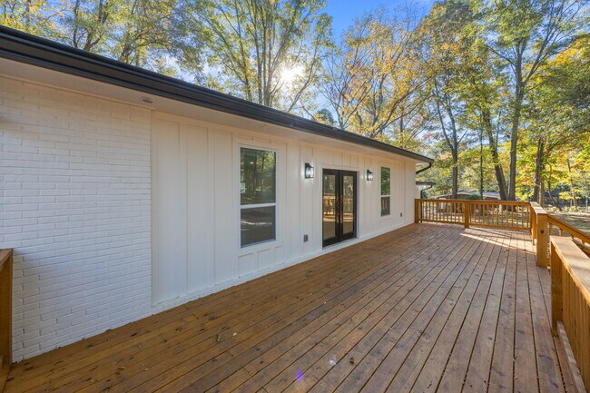 Building Photo - 8625 Cedarbrook Dr