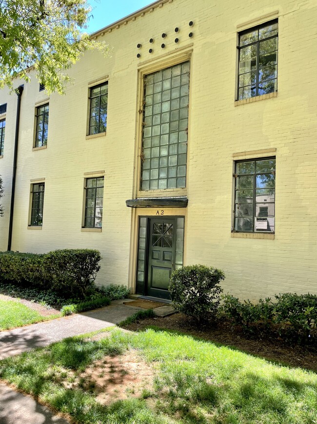 Building Photo - 1121 Myrtle Ave