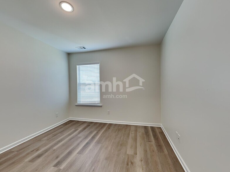 Building Photo - 27 Spinaker Ct