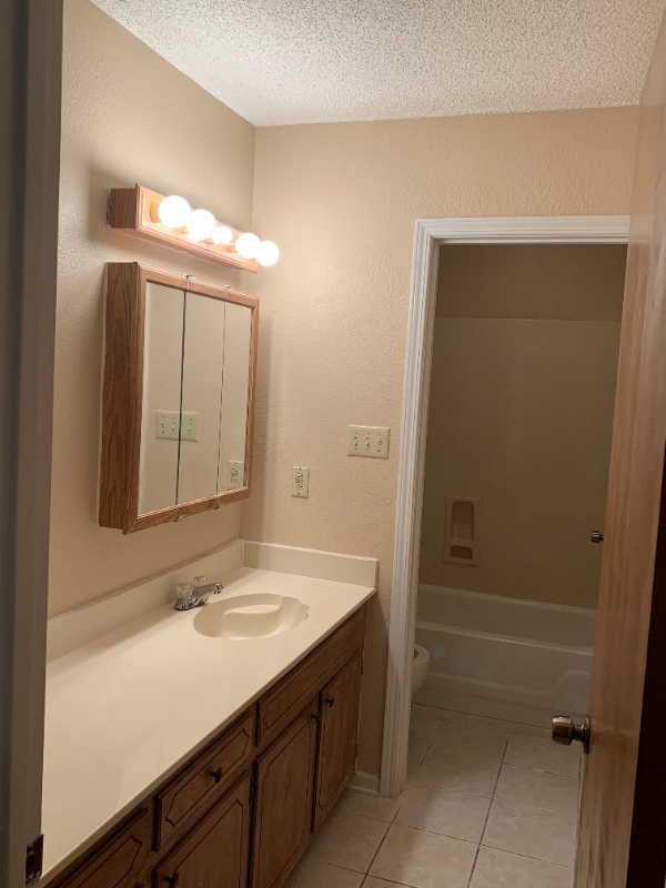 Building Photo - 914 Chemin Dr