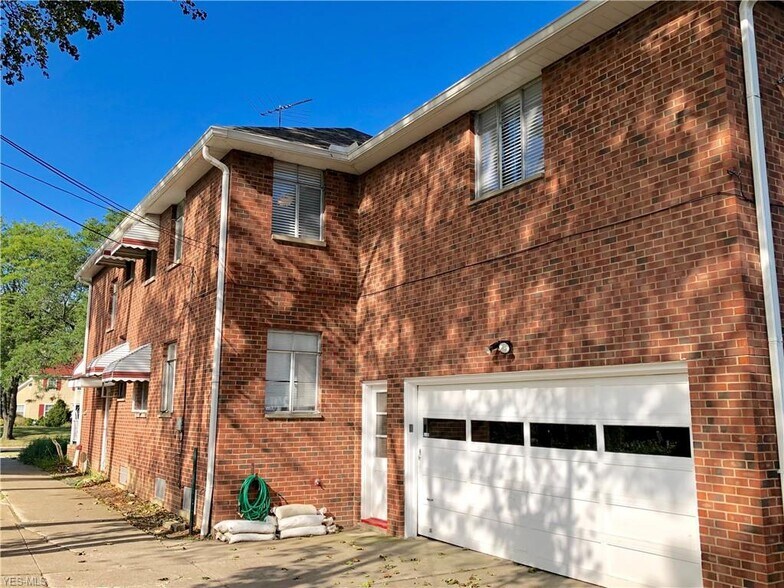 Rear entry - attached garage - 11509 Lake Ave