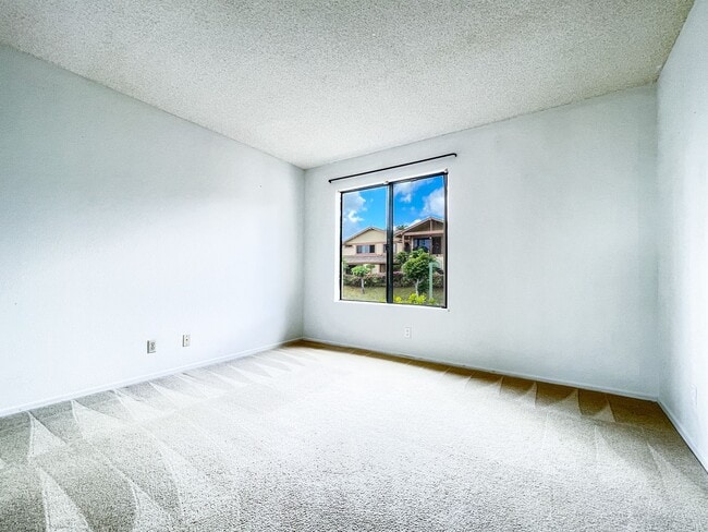 Building Photo - Spacious Wailuna! Centrally Located!