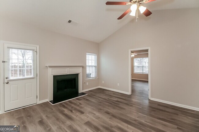 Building Photo - 1500 Logan Ln