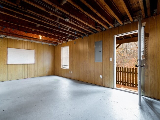 Building Photo - 2 Bedroom 2 Bath Townhome with Unfinished Basement