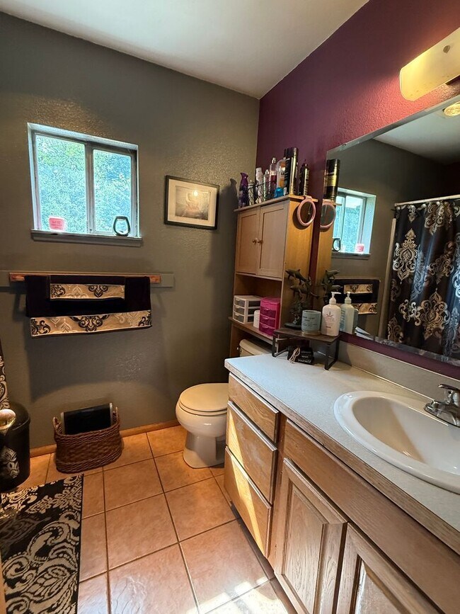 Building Photo - Charming 2 Bedroom Home in Granite Falls