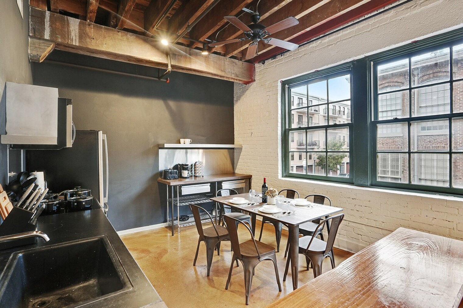 Building Photo - 1039 Constance St