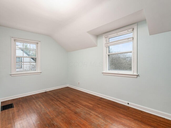 Building Photo - 495 Northview Dr