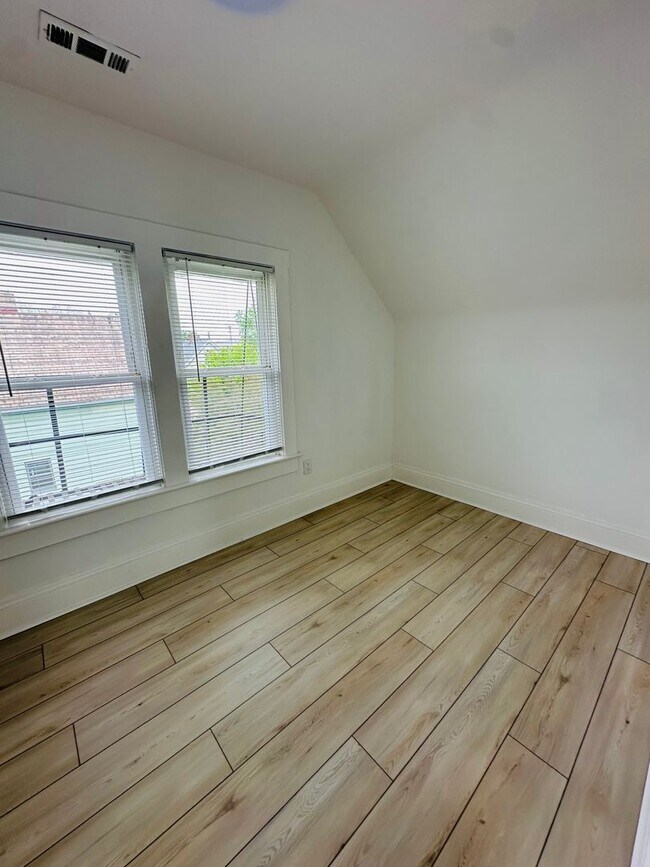 Building Photo - 4014 Cypress Ave
