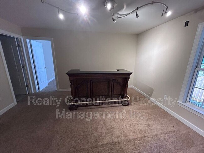 Building Photo - 4540 Pebble Lake Dr