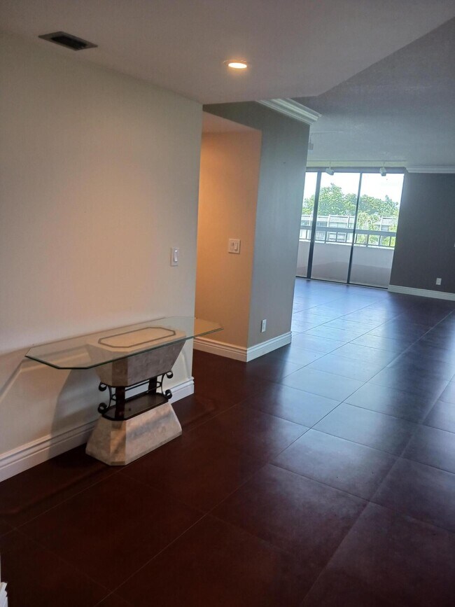 Building Photo - 4702 Fountains Dr S