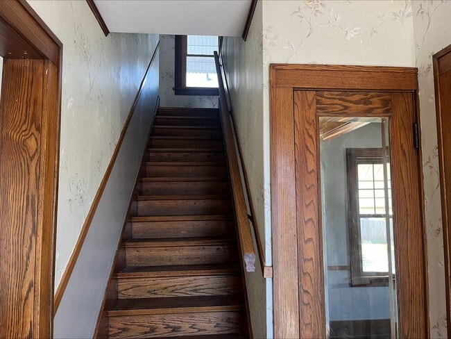 Building Photo - Old-World Charm in the Heart of Moline