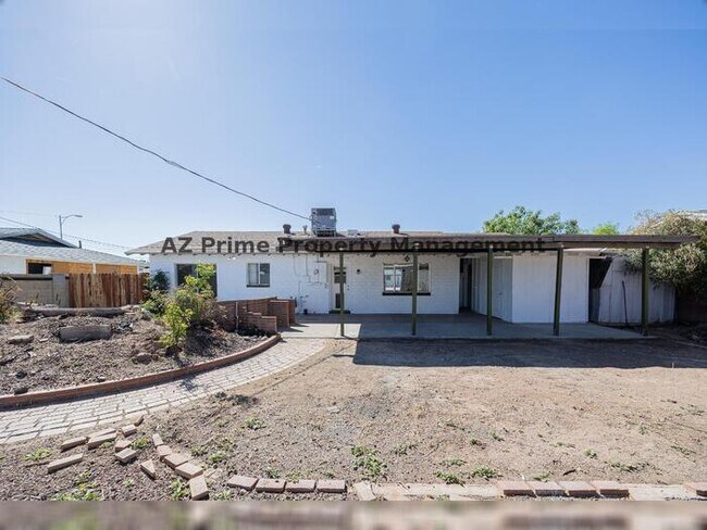 Building Photo - 8518 E Rancho Vista Dr