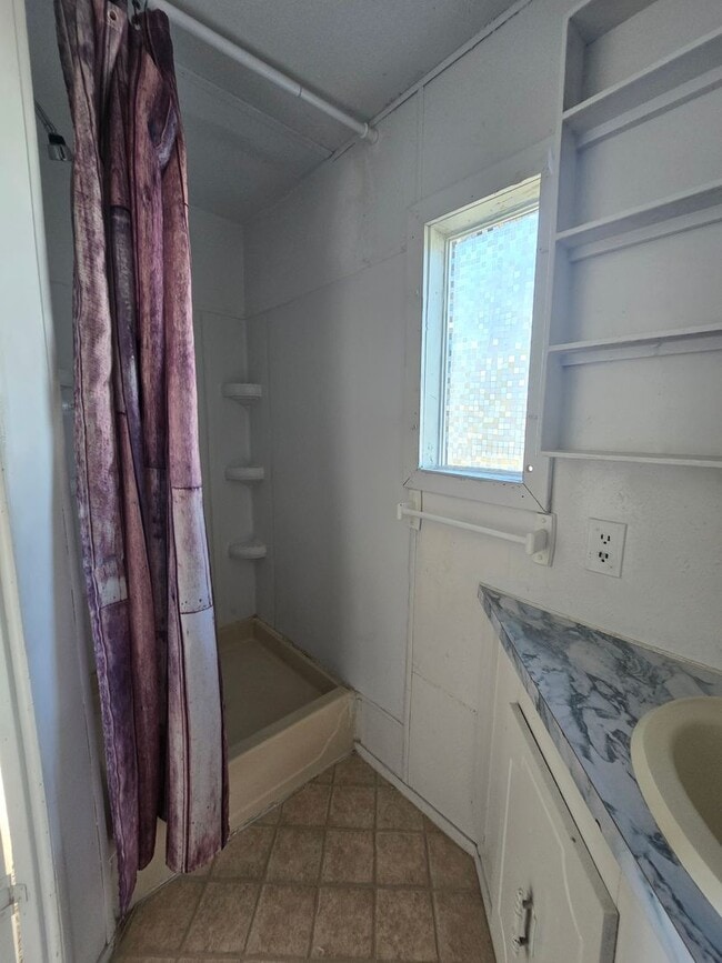 Building Photo - 2 Bed, 2 Bath 1 Office Space Trailer House