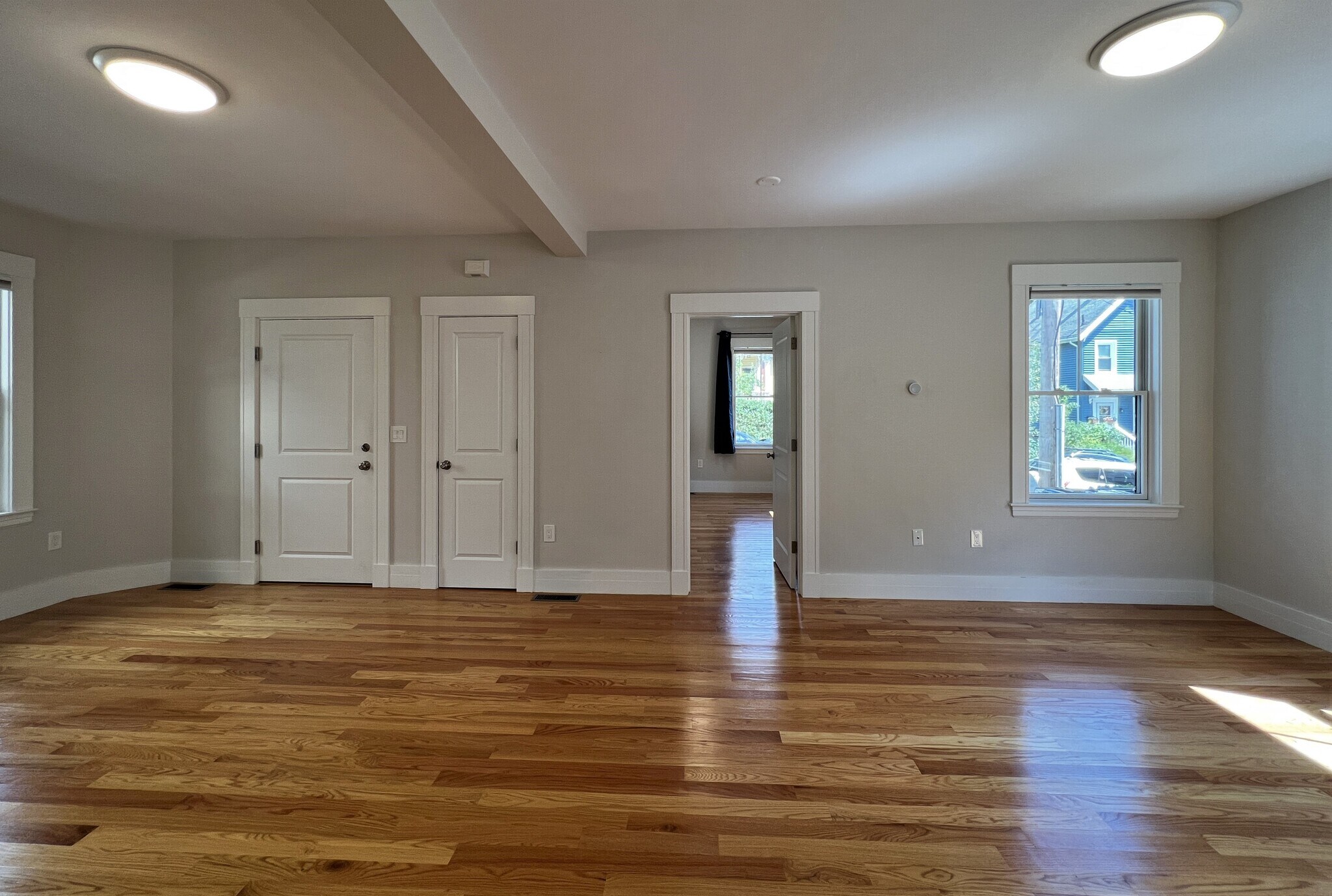 Building Photo - 10 Linden Ave