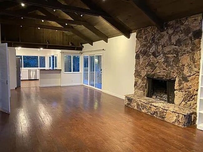 Building Photo - Sunnyvale - Beautiful update home in Desir...