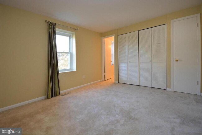 Building Photo - 3151 Ellenwood Dr