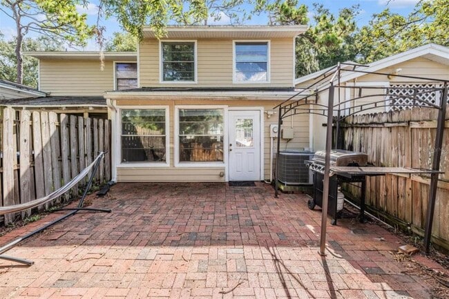 Building Photo - 14631 Lake Forest Dr