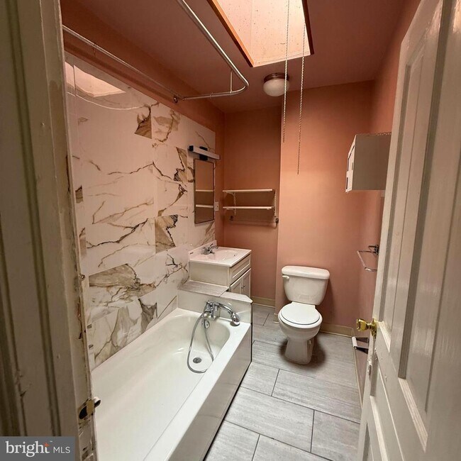 Building Photo - 158 N Millick St