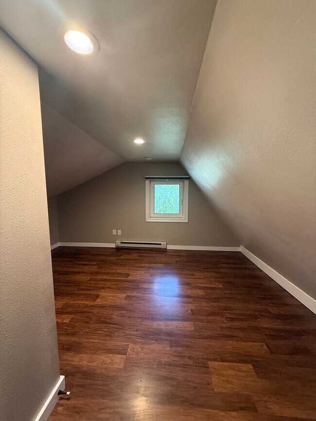 Building Photo - 4007 Dunlap Ave