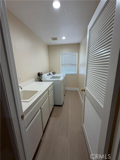 Building Photo - 23656 Morning Glory Dr