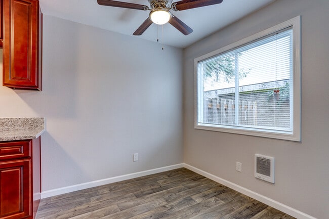 Building Photo - Look no Further, Tyee offers a SUPER 1bed/...