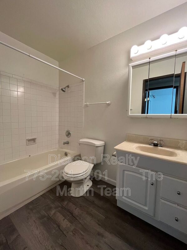Building Photo - 1005 Baywood Dr