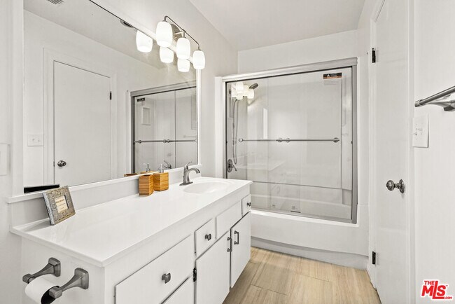 Building Photo - 730 Basin Dr