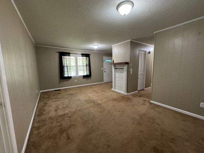 Building Photo - 2 Bedrooms- 1 Bathroom- House in Centre, AL!