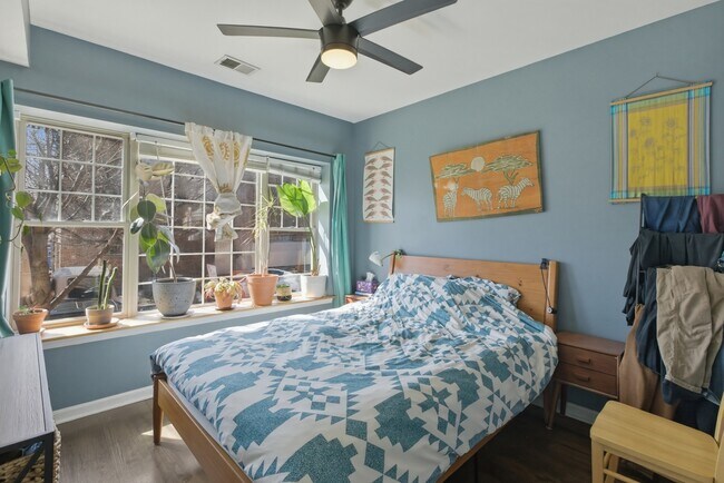 Building Photo - 2544 W George St