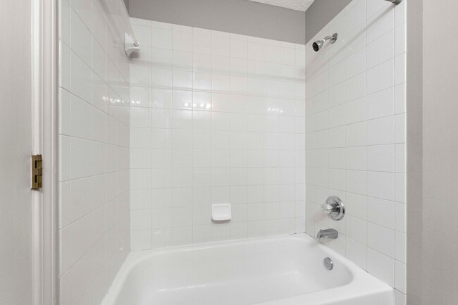 Building Photo - Charming 3BR Townhouse with Garage & Priva...