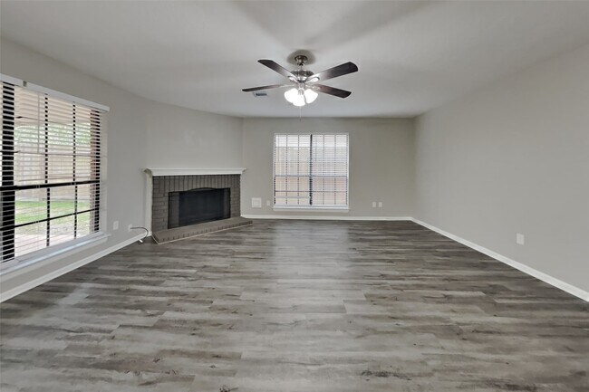 Building Photo - 3323 Colonel Ct Dr
