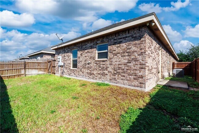 Building Photo - 11 W Garfield Ave