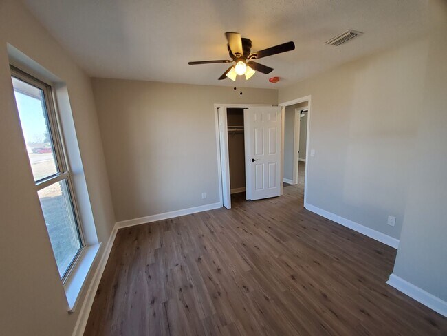Building Photo - Updated 3 BR|2 BA Home Near TAFB!