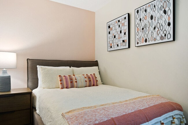 Building Photo - 2873 Bookmark Dr