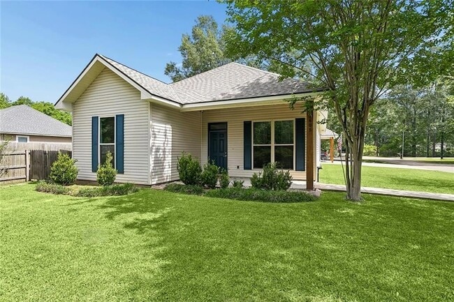 Building Photo - 1605 Labarre St