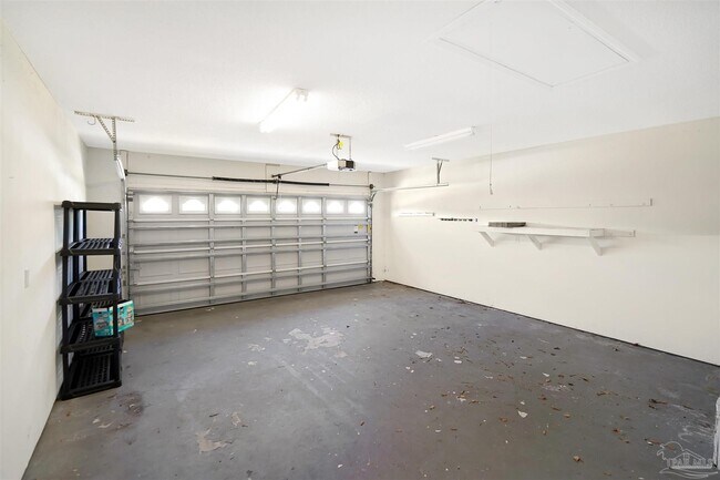 Building Photo - 323 Twisted Oak Dr