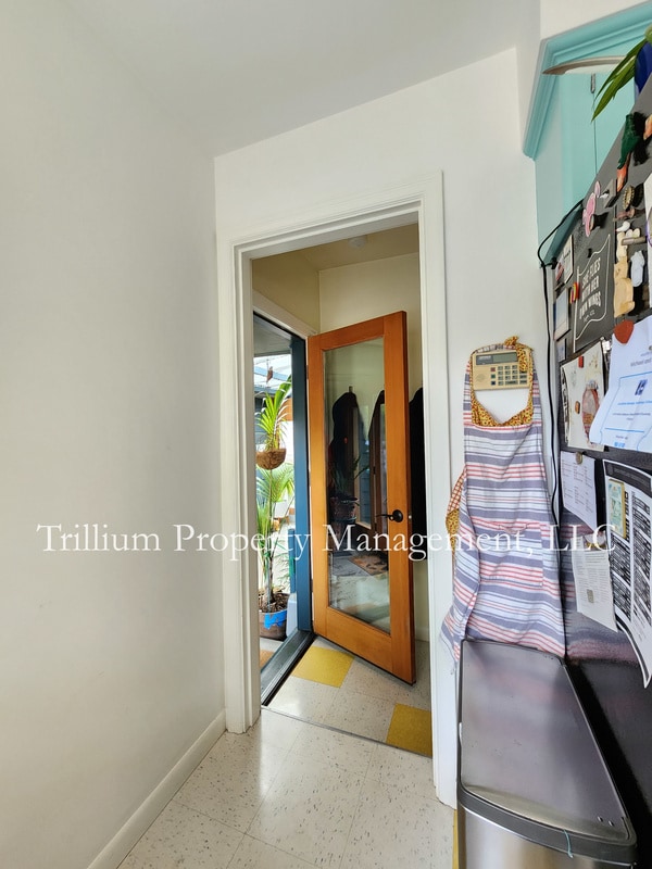 Building Photo - 5935 N Concord Ave