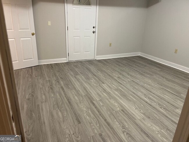 Building Photo - 1560 Pin Oak Ln SE